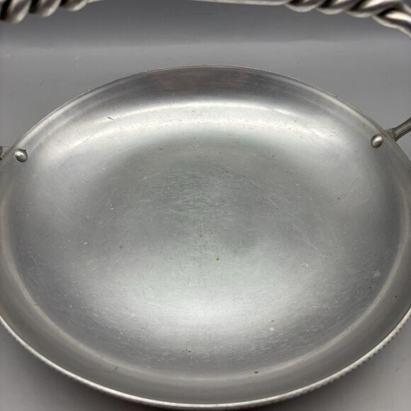 Vintage BW Buenilum Smooth Aluminum Round Metal Tray w/ Twisted handle 9" - Picture 2 of 12